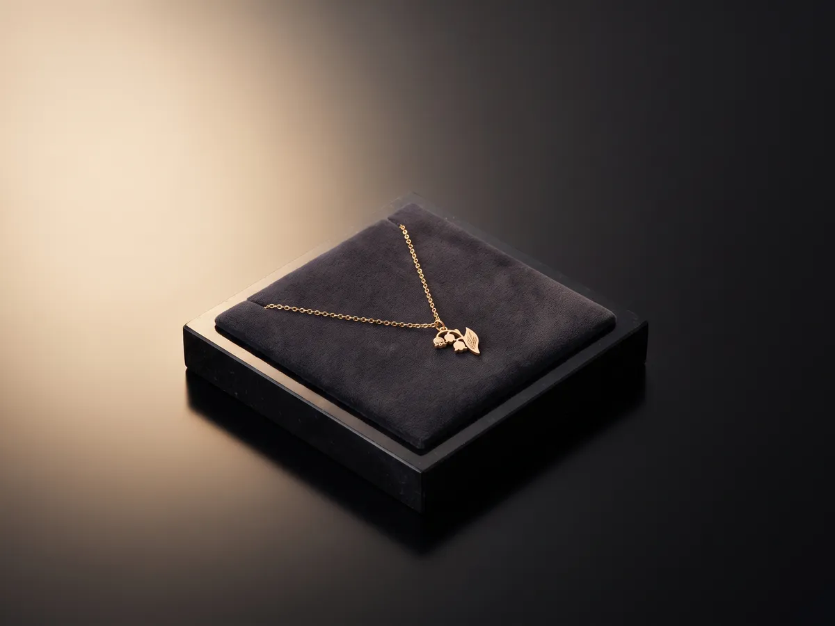 birth-flower necklace